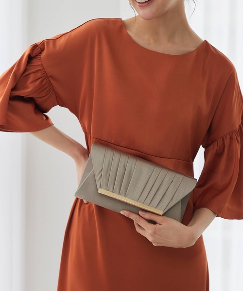 Edit Sheen（エディットシーン）の「サテンタックパーティークラッチ（クラッチバッグ・レディース・ベージュ/ゴールド/ブラック・FREE）」の3枚目の写真