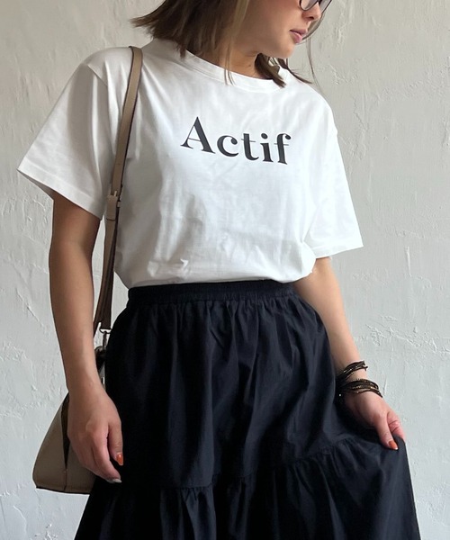 LBC（エルビーシー）の「レターロゴＴ（Tシャツ/カットソー・レディース・ベージュ/ホワイト/チャコールグレー・M/L）」の2枚目の写真