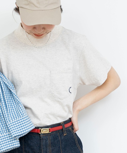 PAR ICI（パーリッシィ）の「度詰め天竺ポケット刺繍 モックネックTシャツ（Tシャツ/カットソー・レディース・レッド/ブラウン/杢グレー/ホワイト/ネイビー・FREE）」の2枚目の写真