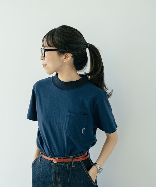 PAR ICI（パーリッシィ）の「度詰め天竺ポケット刺繍 モックネックTシャツ（Tシャツ/カットソー・レディース・レッド/ブラウン/杢グレー/ホワイト/ネイビー・FREE）」の4枚目の写真