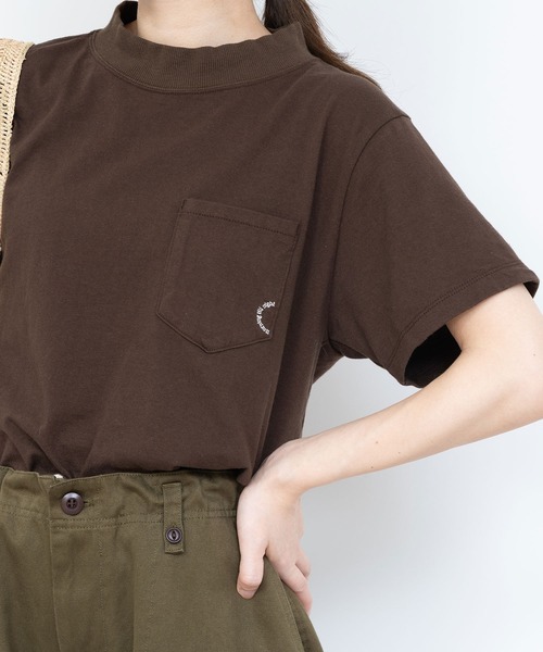 PAR ICI（パーリッシィ）の「度詰め天竺ポケット刺繍 モックネックTシャツ（Tシャツ/カットソー・レディース・レッド/ブラウン/杢グレー/ホワイト/ネイビー・FREE）」の3枚目の写真