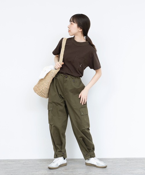 PAR ICI（パーリッシィ）の「度詰め天竺ポケット刺繍 モックネックTシャツ（Tシャツ/カットソー・レディース・レッド/ブラウン/杢グレー/ホワイト/ネイビー・FREE）」の21枚目の写真