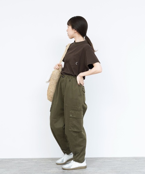 PAR ICI（パーリッシィ）の「度詰め天竺ポケット刺繍 モックネックTシャツ（Tシャツ/カットソー・レディース・レッド/ブラウン/杢グレー/ホワイト/ネイビー・FREE）」の22枚目の写真