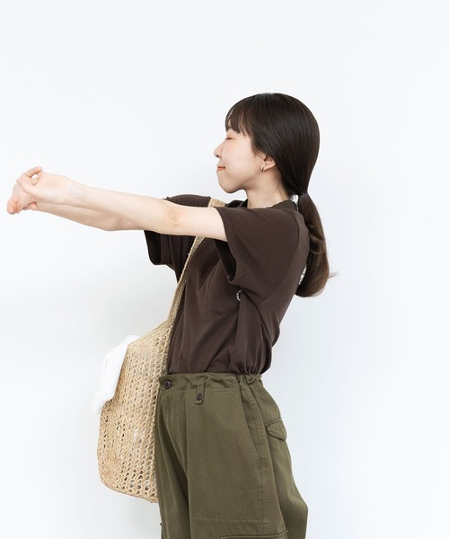 PAR ICI（パーリッシィ）の「度詰め天竺ポケット刺繍 モックネックTシャツ（Tシャツ/カットソー・レディース・レッド/ブラウン/杢グレー/ホワイト/ネイビー・FREE）」の18枚目の写真