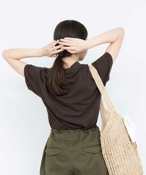 PAR ICI（パーリッシィ）の「度詰め天竺ポケット刺繍 モックネックTシャツ（Tシャツ/カットソー・レディース・レッド/ブラウン/杢グレー/ホワイト/ネイビー・FREE）」の19枚目の写真