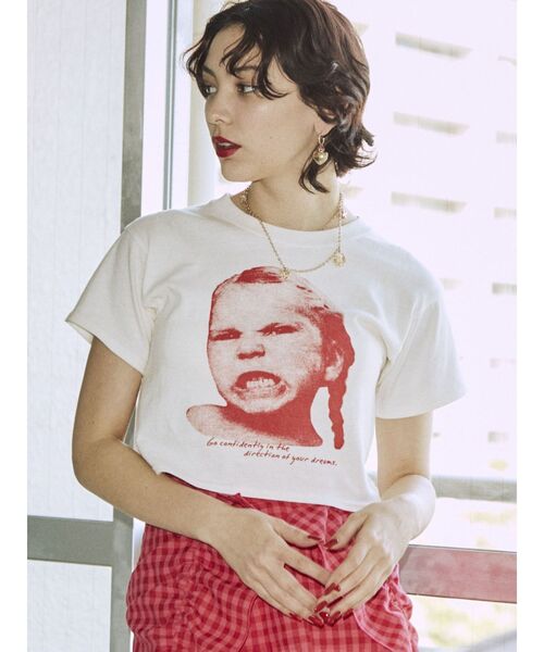 jouetie（ジュエティ）の「ガールフォトクロップドフィット Tシャツ（Tシャツ/カットソー・レディース・オフホワイト/ブラック/グリーン・MEDIUM）」の2枚目の写真