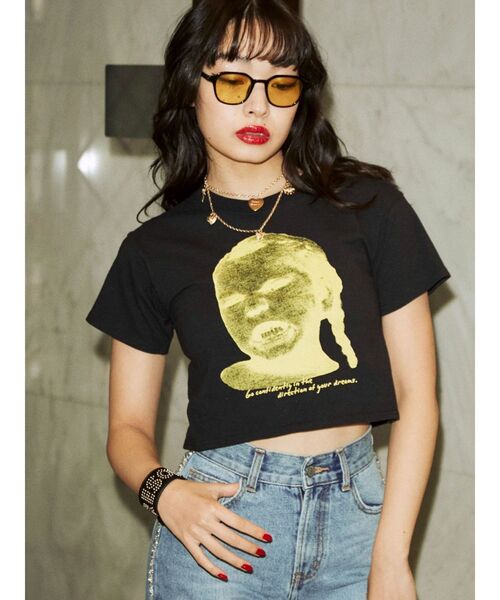 jouetie（ジュエティ）の「ガールフォトクロップドフィット Tシャツ（Tシャツ/カットソー・レディース・オフホワイト/ブラック/グリーン・MEDIUM）」の3枚目の写真
