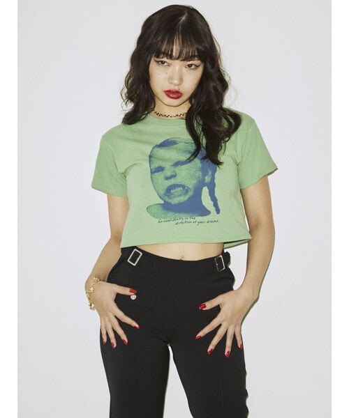 jouetie（ジュエティ）の「ガールフォトクロップドフィット Tシャツ（Tシャツ/カットソー・レディース・オフホワイト/ブラック/グリーン・MEDIUM）」の13枚目の写真