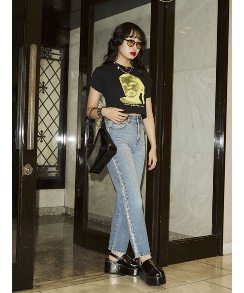 jouetie（ジュエティ）の「ガールフォトクロップドフィット Tシャツ（Tシャツ/カットソー・レディース・オフホワイト/ブラック/グリーン・MEDIUM）」の22枚目の写真