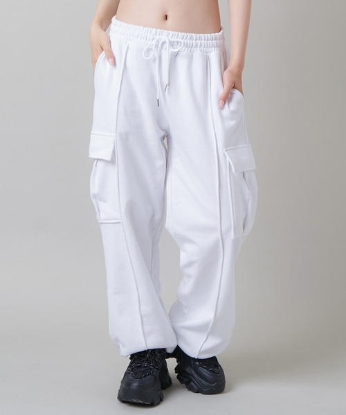 SPINNS（スピンズ）の「ピンタック入り 裏毛カーゴパンツ（カーゴパンツ・レディース・カーキ/オフホワイト/スミクロ/ブラック/オートミール・ONESIZE）」の2枚目の写真