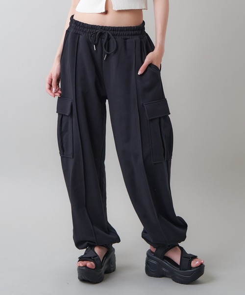 SPINNS（スピンズ）の「ピンタック入り 裏毛カーゴパンツ（カーゴパンツ・レディース・カーキ/オフホワイト/スミクロ/ブラック/オートミール・ONESIZE）」の3枚目の写真