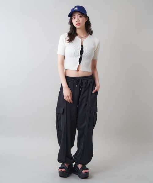 SPINNS（スピンズ）の「ピンタック入り 裏毛カーゴパンツ（カーゴパンツ・レディース・カーキ/オフホワイト/スミクロ/ブラック/オートミール・ONESIZE）」の18枚目の写真