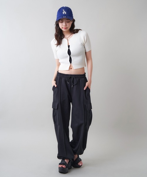 SPINNS（スピンズ）の「ピンタック入り 裏毛カーゴパンツ（カーゴパンツ・レディース・カーキ/オフホワイト/スミクロ/ブラック/オートミール・ONESIZE）」の19枚目の写真