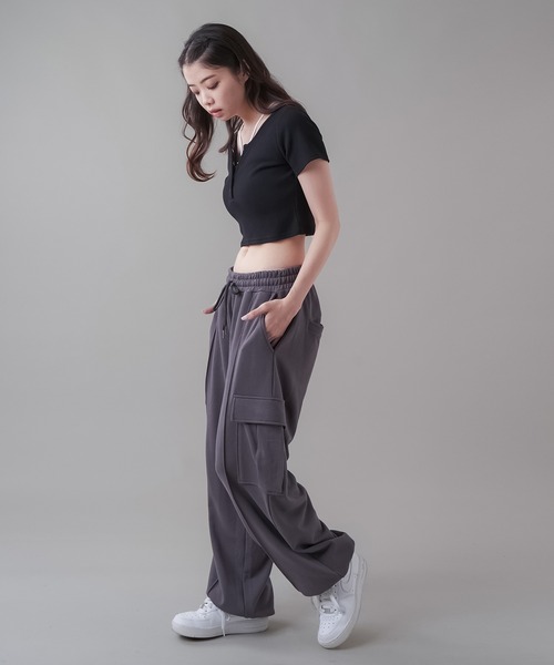 SPINNS（スピンズ）の「ピンタック入り 裏毛カーゴパンツ（カーゴパンツ・レディース・カーキ/オフホワイト/スミクロ/ブラック/オートミール・ONESIZE）」の22枚目の写真
