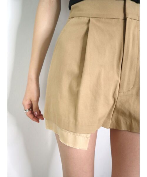 EMODA(エモダ)の「カットオフハイウエストショートパンツ(その他パンツ・レディース・グレー/ベージュ/ブラック・SMALL/MEDIUM)」の6枚目の写真