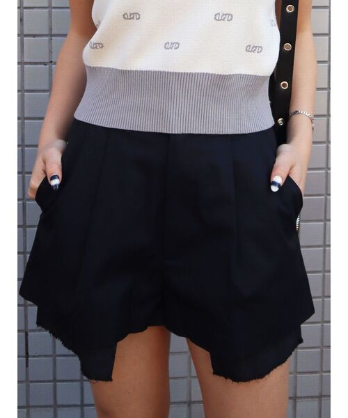 EMODA(エモダ)の「カットオフハイウエストショートパンツ(その他パンツ・レディース・グレー/ベージュ/ブラック・SMALL/MEDIUM)」の10枚目の写真