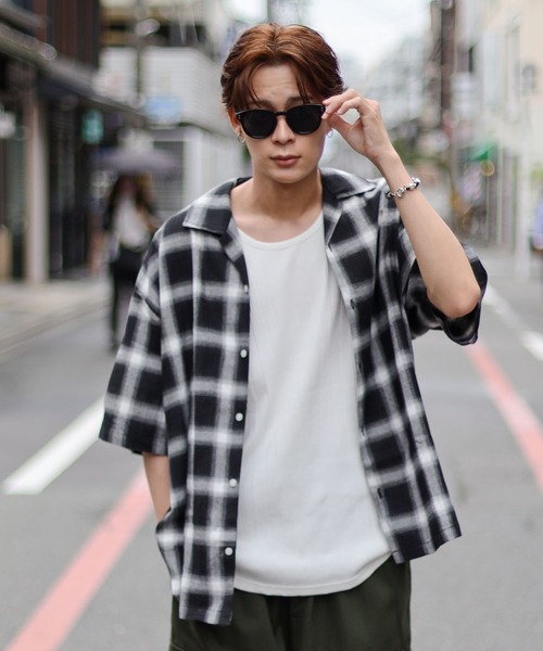 SPINNS（スピンズ）の「黒縁サングラス/ブルーレンズ/クラシック/UVカット/ユニセックス（サングラス・メンズ・ブラック系その他/ブラック×ブルー・ONESIZE）」の3枚目の写真