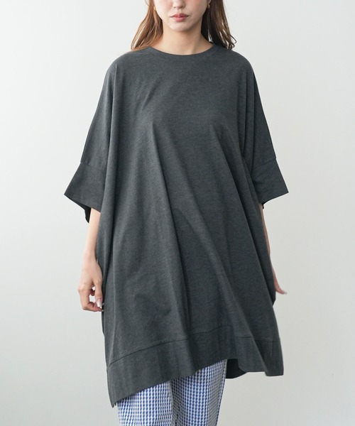 mili an deni(ミリアンデニ)の「マント型チュニックTシャツ(Tシャツ/カットソー・レディース・ブラック/アッシュグレー/カーキ/オフホワイト/チャコールグレー/ネイビー/ベージュ/オリーブ/ダークブルー/ブルー・L/M)」の3枚目の写真