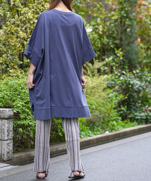 mili an deni(ミリアンデニ)の「マント型チュニックTシャツ(Tシャツ/カットソー・レディース・ブラック/アッシュグレー/カーキ/オフホワイト/チャコールグレー/ネイビー/ベージュ/オリーブ/ダークブルー/ブルー・L/M)」の17枚目の写真