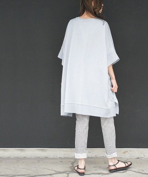 mili an deni(ミリアンデニ)の「マント型チュニックTシャツ(Tシャツ/カットソー・レディース・ブラック/アッシュグレー/カーキ/オフホワイト/チャコールグレー/ネイビー/ベージュ/オリーブ/ダークブルー/ブルー・L/M)」の20枚目の写真