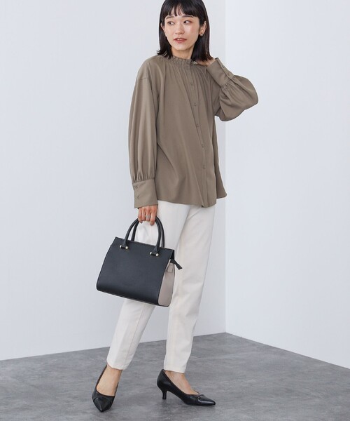 BEAMS HEART(ビームスハート)の「2WAY シャーリング ブラウス(シャツ/ブラウス・レディース・オフホワイト/オリーブ/ブラック/ブラウン系その他4・FREE)」の13枚目の写真