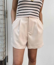 タックショートパンツ