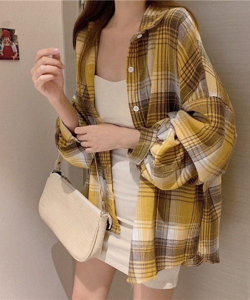 FREE STYLISTS(フリー スタイリスト)の「YUGA_YGMC ボリュームスリーブ チェック柄シャツブラウス(シャツ/ブラウス・レディース・イエロー/グリーン/ブルー/ブラック/ベビーピンク・FREE)」の4枚目の写真