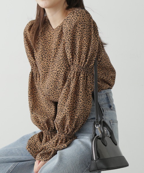 FREE'S MART（フリーズマート）の「◆ギャザースリーブブラウス（シャツ/ブラウス・レディース・ベージュ系その他/ホワイト系その他/ネイビー・FREE）」の3枚目の写真