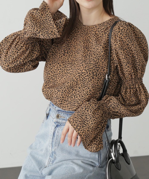 FREE'S MART（フリーズマート）の「◆ギャザースリーブブラウス（シャツ/ブラウス・レディース・ベージュ系その他/ホワイト系その他/ネイビー・FREE）」の4枚目の写真