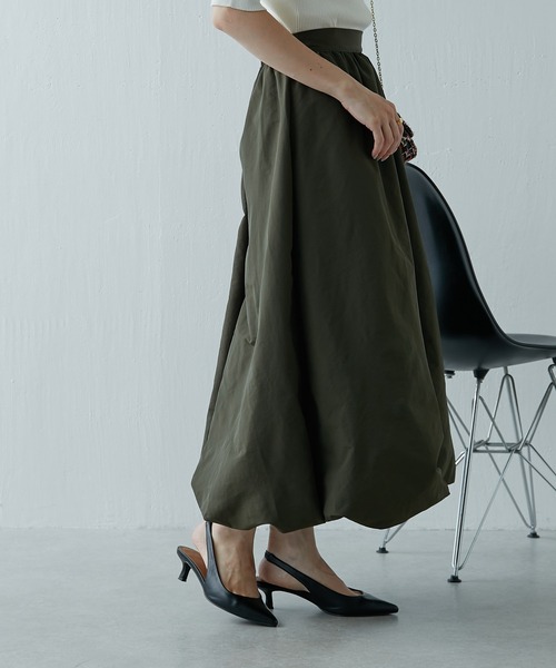 COLLAGE GALLARDAGALANTE(コラージュガリャルダガランテ)の「バルーンナイロンスカート/WEB限定(スカート・レディース・ブラック/カーキ・FREE)」の16枚目の写真