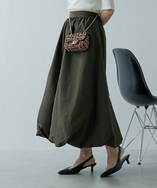 COLLAGE GALLARDAGALANTE(コラージュガリャルダガランテ)の「バルーンナイロンスカート/WEB限定(スカート・レディース・ブラック/カーキ・FREE)」の14枚目の写真