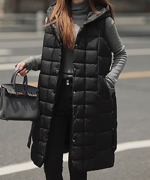 Pittok（ピットク）の「フード付きダウンベストミディアムコート