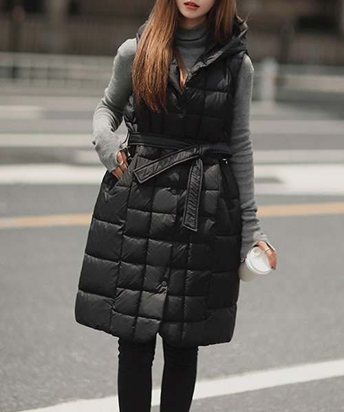 Pittok（ピットク）の「フード付きダウンベストミディアムコート