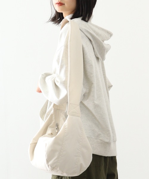 atONE（アットワン）の「atONE ハイネックリブ裏毛パーカー（パーカー・レディース・ホワイト/ブラック/オートミール・4L～5L/LL～3L/M～Ｌ）」の16枚目の写真