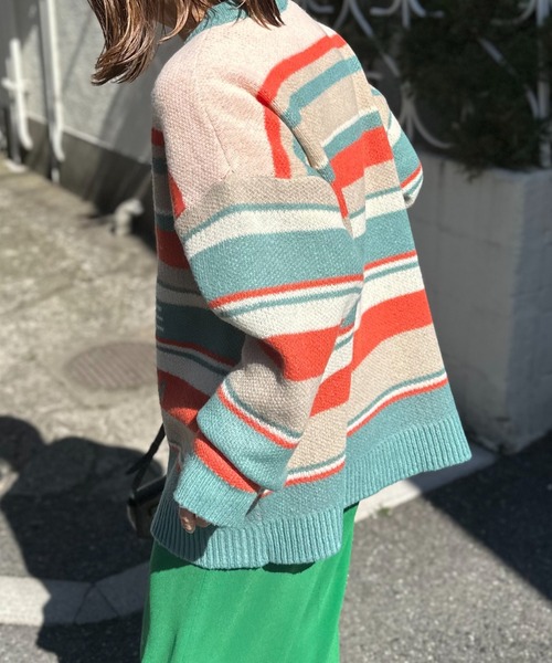 mi via loca（ミヴィアロカ）の「マルチボーダーロゴ BIGジャガードニット（ニット/セーター・レディース・ネイビー系/オレンジ系・FREE）」の5枚目の写真