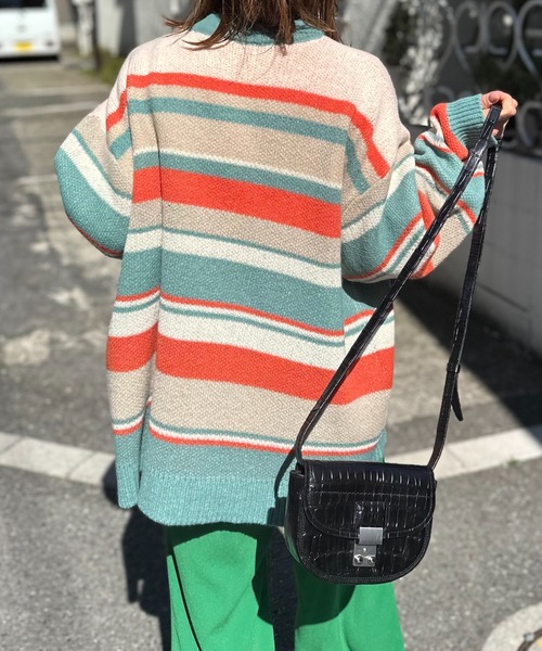 mi via loca（ミヴィアロカ）の「マルチボーダーロゴ BIGジャガードニット（ニット/セーター・レディース・ネイビー系/オレンジ系・FREE）」の6枚目の写真