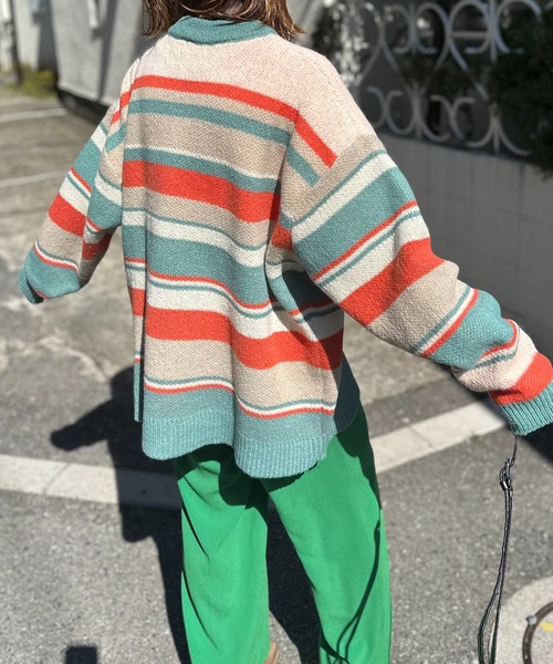 mi via loca（ミヴィアロカ）の「マルチボーダーロゴ BIGジャガードニット（ニット/セーター・レディース・ネイビー系/オレンジ系・FREE）」の7枚目の写真