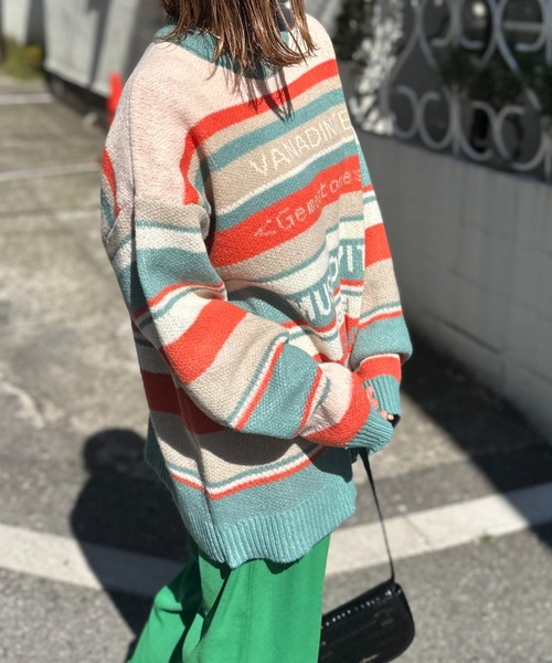 mi via loca（ミヴィアロカ）の「マルチボーダーロゴ BIGジャガードニット（ニット/セーター・レディース・ネイビー系/オレンジ系・FREE）」の8枚目の写真