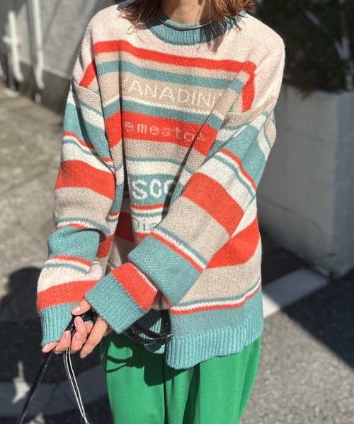 mi via loca（ミヴィアロカ）の「マルチボーダーロゴ BIGジャガードニット（ニット/セーター・レディース・ネイビー系/オレンジ系・FREE）」の3枚目の写真