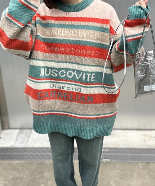 mi via loca（ミヴィアロカ）の「マルチボーダーロゴ BIGジャガードニット（ニット/セーター・レディース・ネイビー系/オレンジ系・FREE）」の18枚目の写真