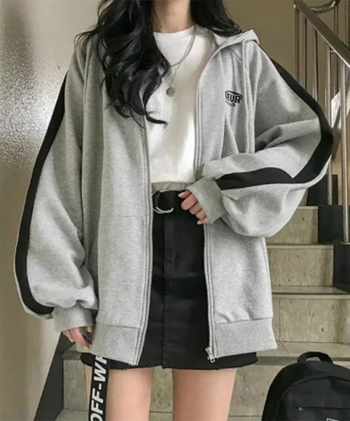 SHEPP(シープ)の「サイドラインワンポイント刺繍裏起毛 スウェットジップパーカー(パーカー・レディース・グレー・M/L/XL)」の2枚目の写真