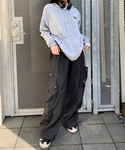 SHEPP(シープ)の「サイドラインワンポイント刺繍裏起毛 スウェットジップパーカー(パーカー・レディース・グレー・M/L/XL)」の15枚目の写真
