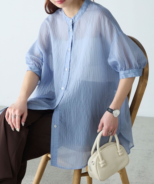 BONLECILL（ボンルシール）の「シアーストライプボリュームスリーブバンドカラー半袖シャツ（シャツ/ブラウス・レディース・ピンク/ブルー/ブラック/アイボリー/イエロー/ネイビー/レッド/グレイッシュブルー/オレンジ・FREE）」の6枚目の写真