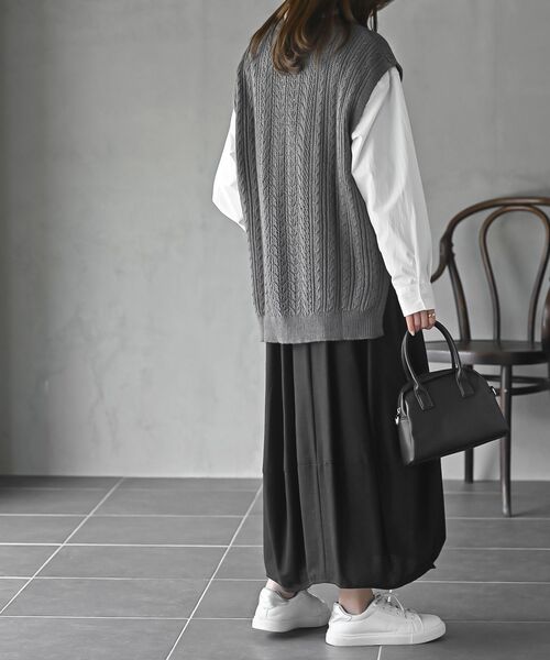 rps（アールピーエス）の「透かし柄ニットベスト（ベスト・レディース・アイボリー/イエロー/モカ/オフホワイト/チャコールグレー/ベージュ系その他・フリー）」の9枚目の写真