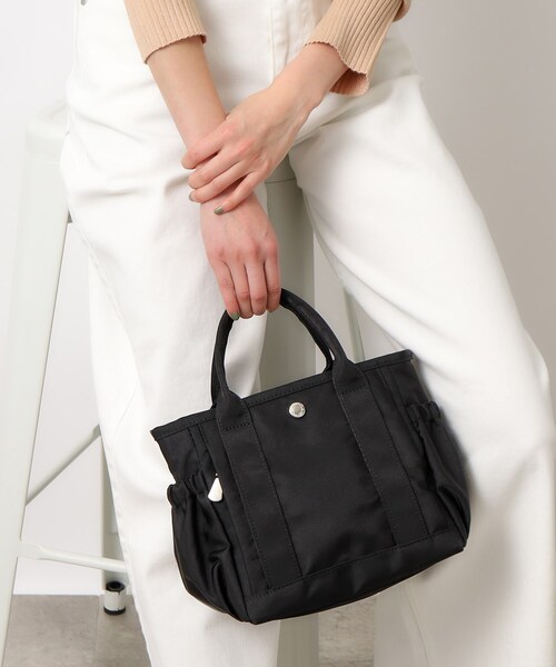 OPAQUE.CLIP（オペークドットクリップ）の「◆【軽量/撥水/2WAY】マルチポケットミニトートバッグ（トートバッグ・レディース・ブラック/ライトベージュ/グレー・00）」の4枚目の写真