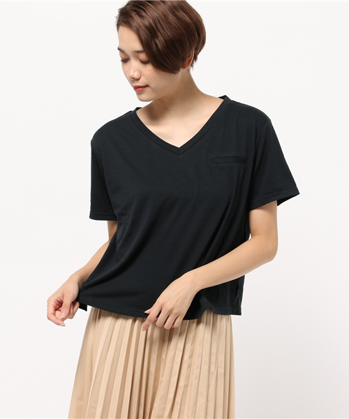 Kastane(カスタネ)の「ポケットVネックTシャツ(Tシャツ/カットソー・レディース・アイボリー/カーキ/スミクロ/グレー・FREE)」の2枚目の写真