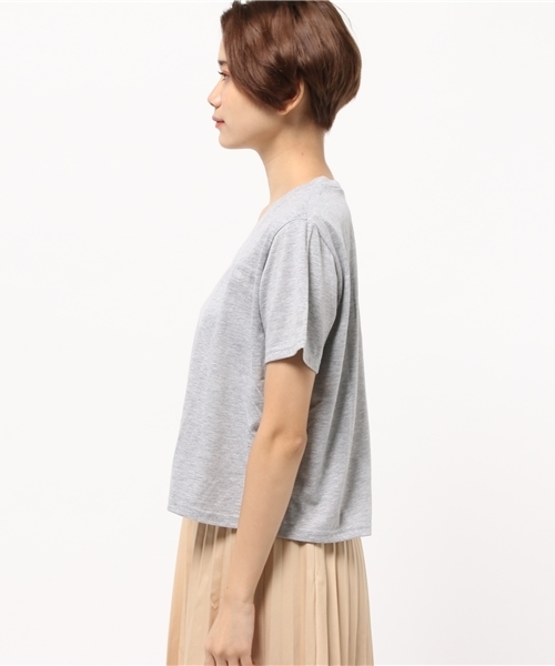 Kastane(カスタネ)の「ポケットVネックTシャツ(Tシャツ/カットソー・レディース・アイボリー/カーキ/スミクロ/グレー・FREE)」の6枚目の写真