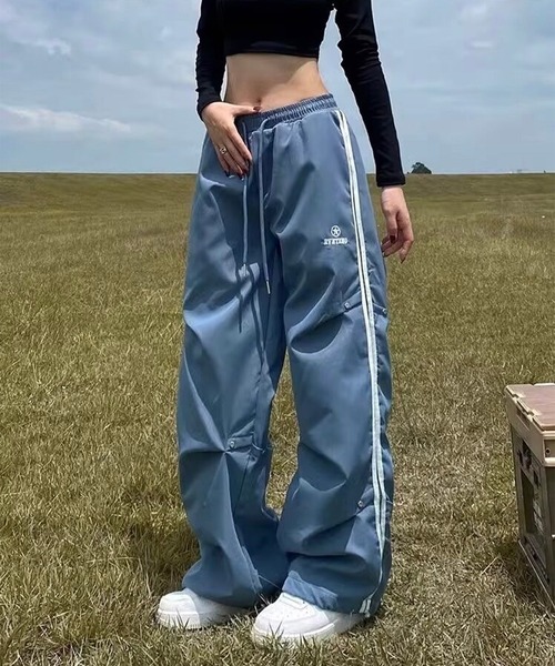 LYEON（リヨン）の「サイドライントラックパンツ/タックワイドパンツ（その他パンツ・レディース・ベージュ/ブルー/ブラック・FREE）」の3枚目の写真