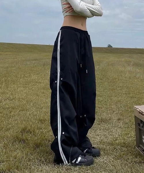 LYEON（リヨン）の「サイドライントラックパンツ/タックワイドパンツ（その他パンツ・レディース・ベージュ/ブルー/ブラック・FREE）」の11枚目の写真