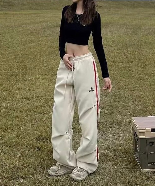 LYEON（リヨン）の「サイドライントラックパンツ/タックワイドパンツ（その他パンツ・レディース・ベージュ/ブルー/ブラック・FREE）」の13枚目の写真